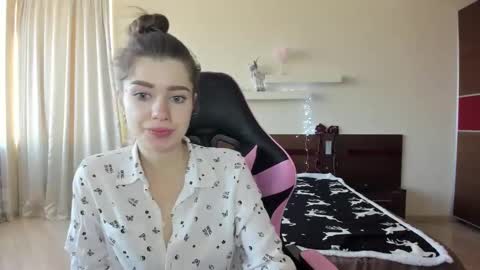 dazdrasmigdasue online show from January 13, 2025, 8:15 am