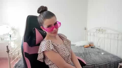 dazdrasmigdasue online show from March 9, 2025, 1:15 pm