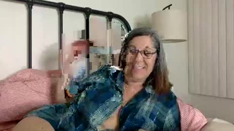 DDMolly online show from April 18, 2026, 3:32 am