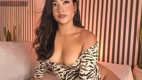 dea_athenea online show from April 22, 2026, 7:59 pm
