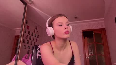 Snapshot of deanacharon chatting on June 22, 2026, 9:06 am Dee online show from June 22, 2026, 9:06 am