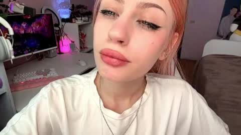 Maggie online show from April 29, 2026, 1:43 am