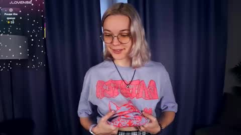 Charlie 18yo online show from October 28, 2025, 5:33 am