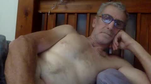 deanofflove2210 online show from December 10, 2024, 8:40 am