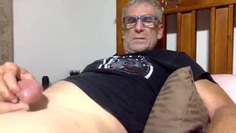 deanofflove2210 online show from February 1, 2025, 3:07 pm