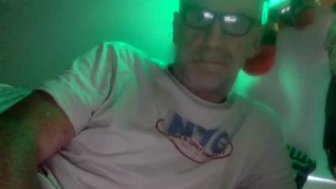 Snapshot of deanofflove221000 chatting on October 28, 2025, 6:06 am deanofflove221000 online show from October 28, 2025, 6:06 am