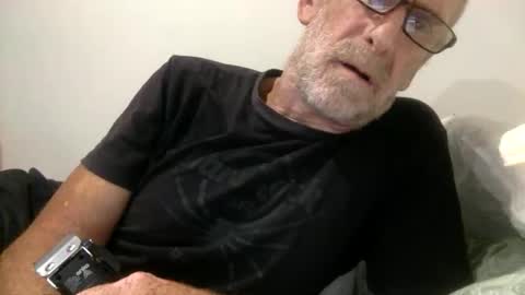 deanofflove221000 online show from December 17, 2025, 5:24 am