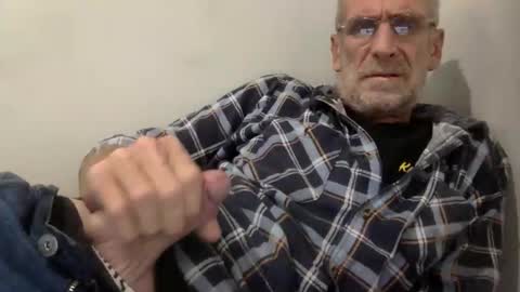 Snapshot of deanofflove221000 chatting on April 3, 2026, 1:47 am deanofflove221000 online show from April 3, 2026, 1:47 am