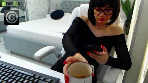 Elly online show from December 19, 2024, 8:45 am