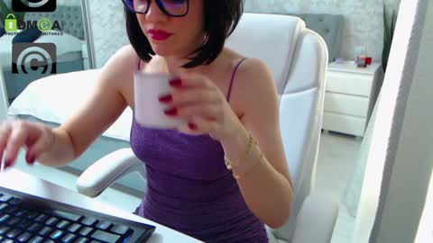 Elly online show from January 28, 2025, 11:17 am