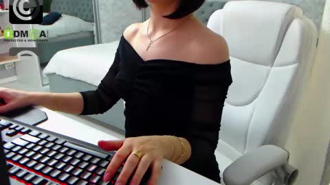 Elly online show from February 16, 2025, 9:48 am