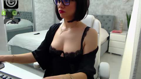 Elly online show from March 6, 2025, 12:09 pm