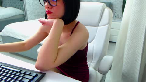 Elly online show from April 7, 2026, 8:04 am
