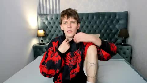 dearboyy_ online show from April 3, 2026, 8:01 am