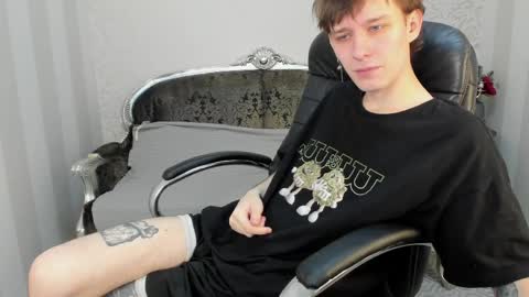 dearboyy_ online show from April 4, 2026, 7:06 am