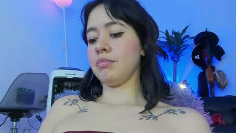 dearmilu28 online show from June 3, 2026, 10:48 pm