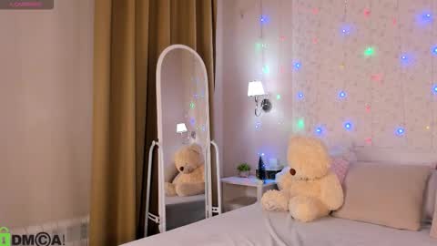 Jennifer online show from December 19, 2025, 11:34 pm