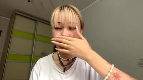 Azomi online show from November 6, 2025, 9:43 am