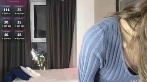 Snapshot of debihenks chatting on October 27, 2025, 5:28 pm Eva online show from October 27, 2025, 5:28 pm