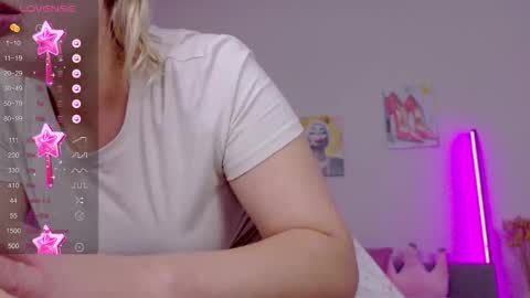 Snapshot of debora_webstar chatting on November 11, 2025, 7:03 pm Cherry Pie online show from November 11, 2025, 7:03 pm