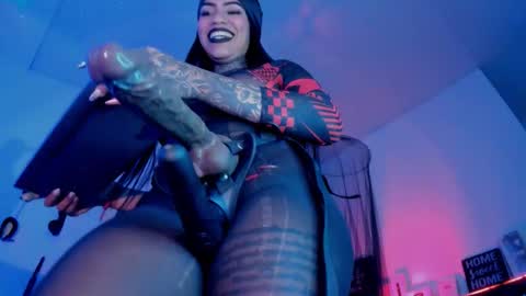 Snapshot of deborahtatto chatting on September 21, 2025, 1:46 pm Doborah Miss Carter online show from September 21, 2025, 1:46 pm