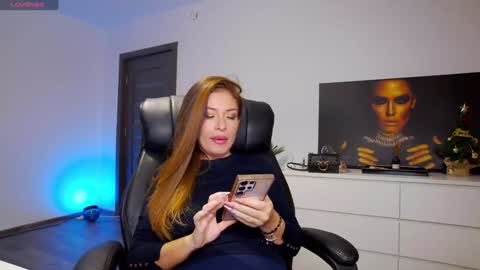 Snapshot of debralee chatting on December 19, 2024, 11:18 am Monique online show from December 19, 2024, 11:18 am