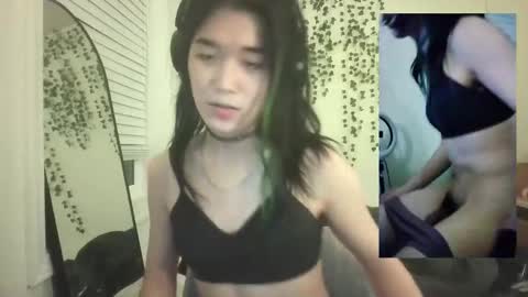 deciduousdoll online show from September 22, 2025, 5:53 am