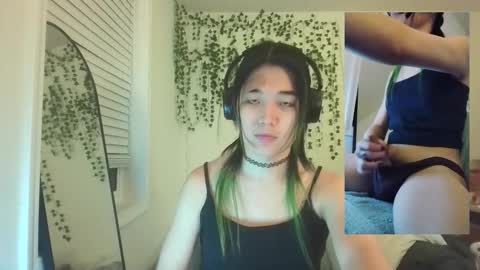 deciduousdoll online show from October 19, 2025, 6:03 am