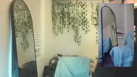 deciduousdoll online show from November 10, 2025, 6:34 am