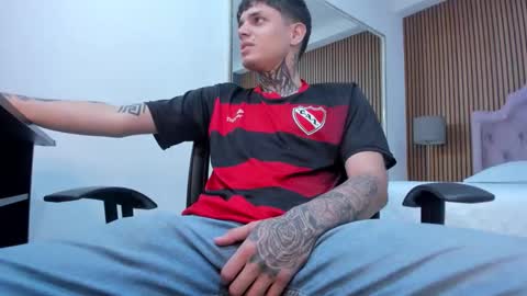 declan_fox online show from October 25, 2025, 4:42 am