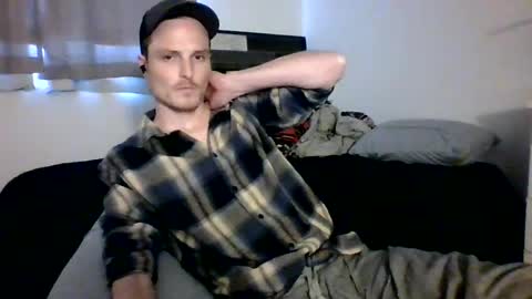 Dee4dayz online show from August 3, 2026, 9:18 pm