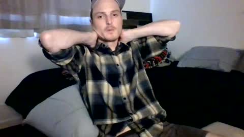 Dee4dayz online show from August 4, 2026, 9:50 pm