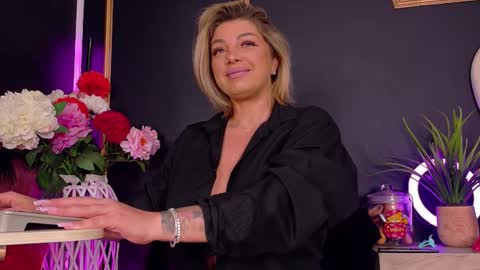 Snapshot of deeadiamond chatting on October 18, 2025, 7:58 pm Deea online show from October 18, 2025, 7:58 pm