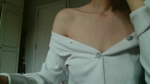 KamiDevi online show from September 29, 2025, 1:49 pm