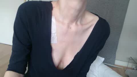 KamiDevi online show from October 25, 2025, 12:23 pm