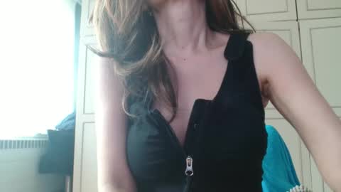 Snapshot of deessedivine chatting on April 18, 2026, 2:21 pm KamiDevi online show from April 18, 2026, 2:21 pm