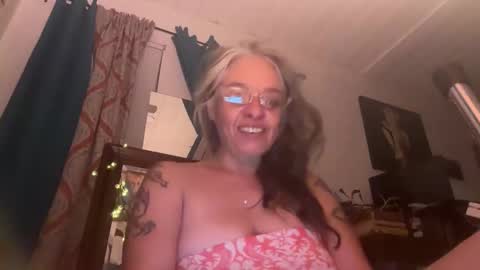 Snapshot of degeneratesaint chatting on April 25, 2026, 2:03 am Tori online show from April 25, 2026, 2:03 am