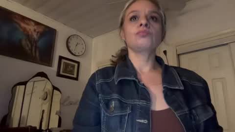 Snapshot of degeneratesaint chatting on May 10, 2026, 6:29 am Tori online show from May 10, 2026, 6:29 am