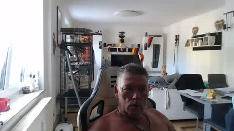 deinprinz2312 online show from June 25, 2026, 10:42 am