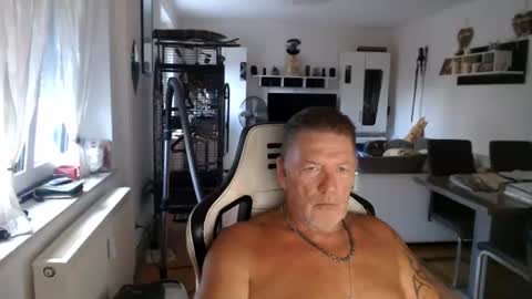 deinprinz2312 online show from August 5, 2026, 4:48 am