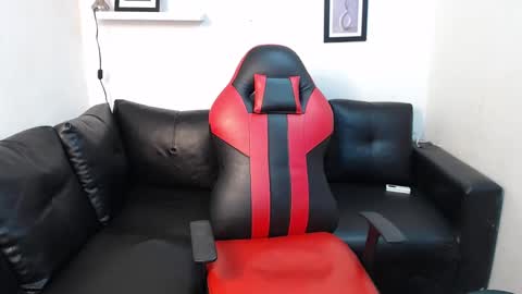 deiv2_ online show from November 1, 2025, 7:05 pm