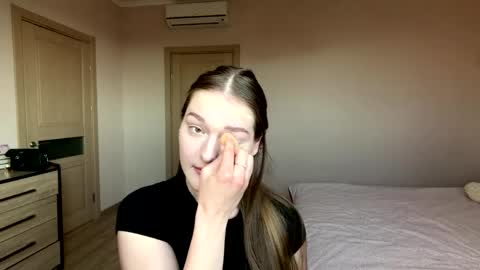 Mila online show from May 4, 2026, 2:35 pm