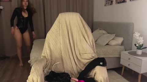 Dia online show from September 28, 2025, 10:26 pm