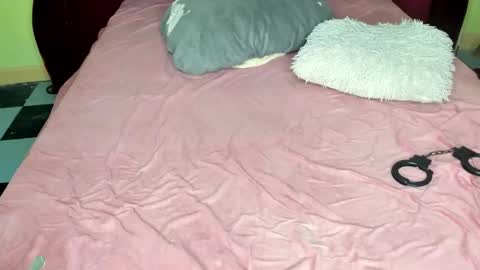 deli_la online show from October 28, 2025, 8:51 am