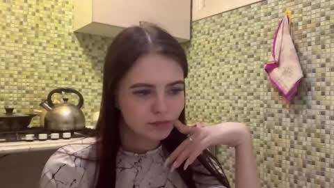 Kiki online show from April 18, 2026, 7:58 pm