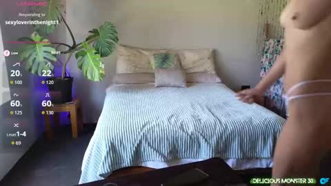 Snapshot of deliciousmonster30 chatting on October 4, 2025, 9:29 am Kitty online show from October 4, 2025, 9:29 am