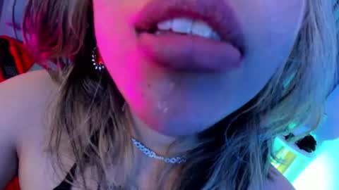 Snapshot of delilah_fix chatting on February 18, 2026, 9:55 pm della online show from February 18, 2026, 9:55 pm