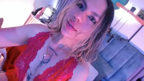 Snapshot of delilah_fix chatting on March 2, 2026, 9:43 pm della online show from March 2, 2026, 9:43 pm