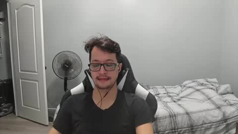 Snapshot of delirium451 chatting on February 18, 2025, 4:48 am Delirium online show from February 18, 2025, 4:48 am