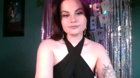 Snapshot of dellacrush_ chatting on February 5, 2025, 5:53 pm dellacrush_ online show from February 5, 2025, 5:53 pm